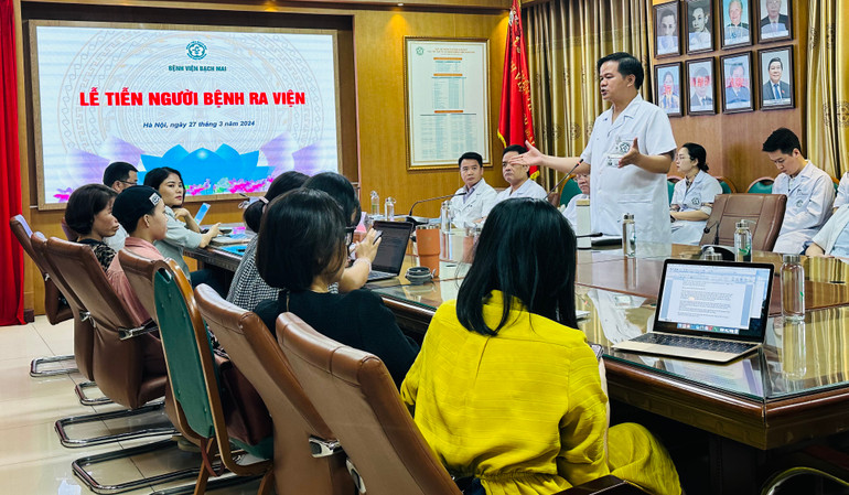 PGS, TS Đào Xuân Cơ, Giám đốc Bệnh viện Bạch Mai chia sẻ những yếu tố giúp cứu sống thành công người bệnh.