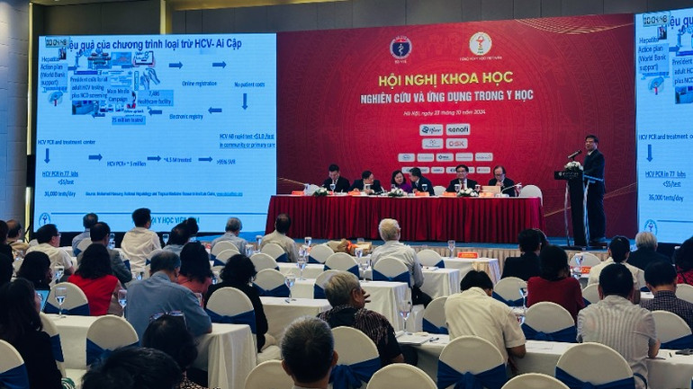 GS,TS Nguyễn Văn Kính báo cáo về chiến lược thanh toán viêm gan virus B,C đến năm 2030.