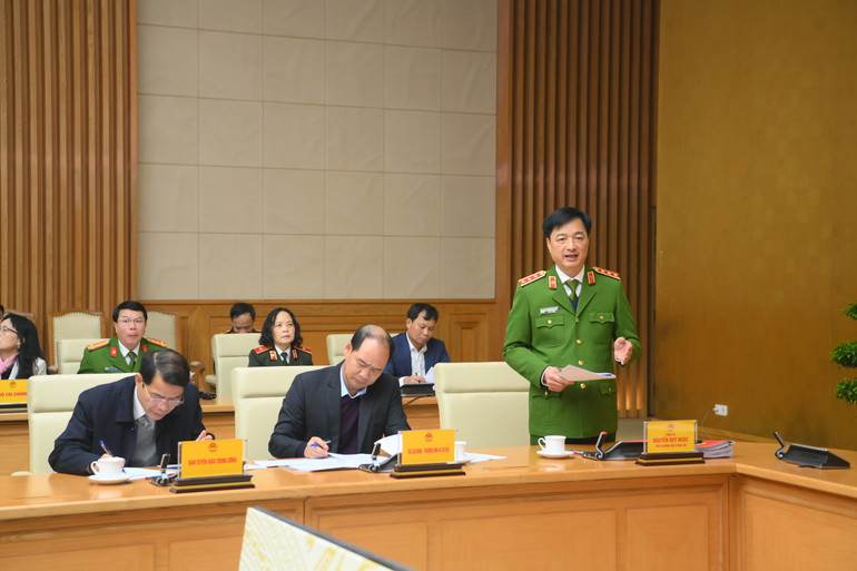 Thượng tướng Nguyễn Duy Ngọc, Ủy viên Trung ương Đảng, Thứ trưởng Công an báo cáo tại hội nghị.