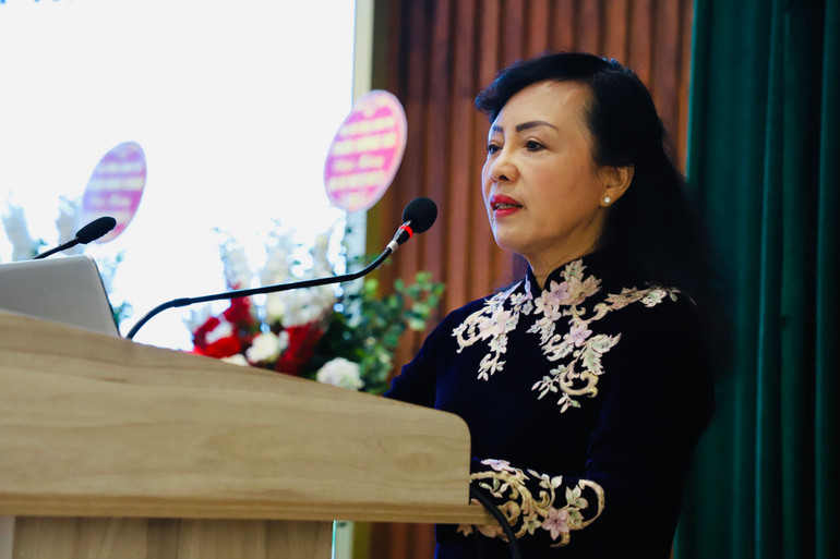 PGS,TS Nguyễn Thị Kim Tiến, Chủ tịch Hội vận động hiến tặng mô, tạng Việt Nam phát biểu ý kiến.