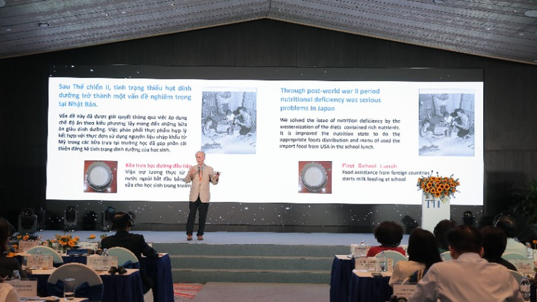 GS. Nakamura Teiji, Chủ tịch Hiệp hội Dinh dưỡng Nhật Bản đã chia sẻ những thành công của chương trình bữa ăn học đường tại Nhật Bản. GS. Nakamura Teiji, Chủ tịch Hiệp hội Dinh dưỡng Nhật Bản đã chia sẻ những thành công của chương trình bữa ăn học đường tại Nhật Bản.