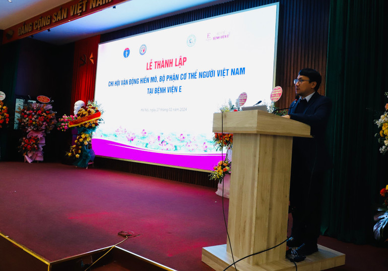 TS Nguyễn Công Hựu, Giám đốc Bệnh viện E phát biểu tại buổi lễ.