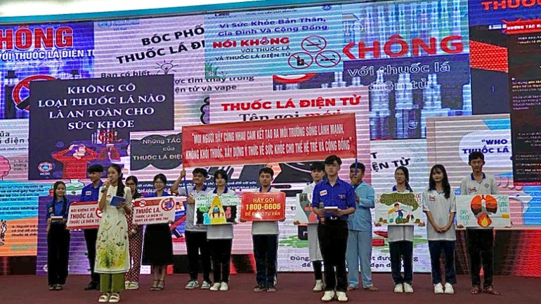 Thanh thiếu niên tỉnh Cà Mau tham dự cuộc thi “Tìm hiểu tác hại của thuốc lá và thuốc lá điện tử”.