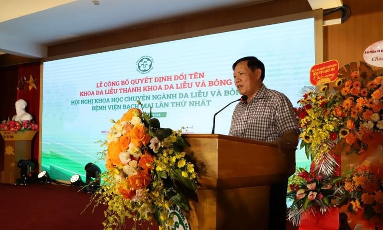Thứ trưởng Y tế Đỗ Xuân Tuyên phát biểu tại lễ công bố Quyết định của Bệnh viện Bạch Mai.