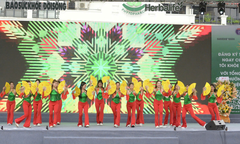 Phần thi của một đội chơi tại Ngày dinh dưỡng cộng đồng.