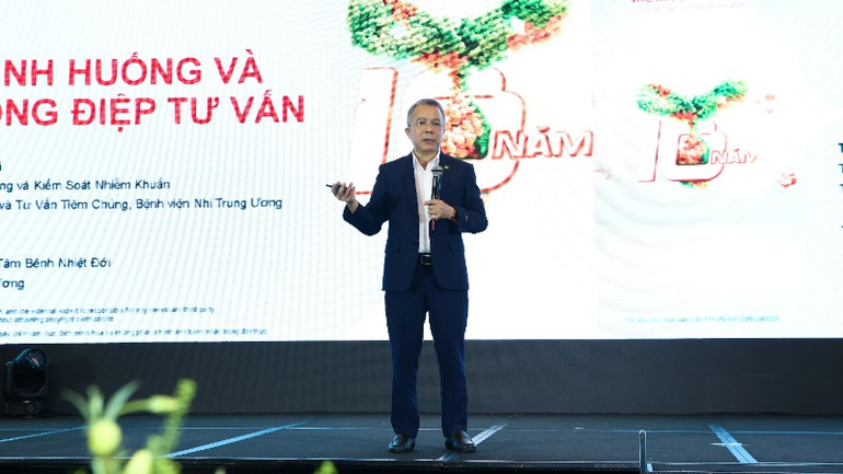 TS,BS Lê Kiến Ngãi chia sẻ dữ liệu khoa học và thông điệp tư vấn về chủng ngừa cho trẻ nhỏ.