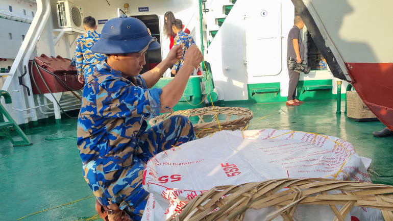 Bảo quản tốt hàng hóa để mang ra đảo.