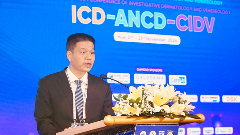 PGS,TS Lê Hữu Doanh, Giám đốc Bệnh viện Da liễu Trung ương phát biểu khai mạc các hội nghị.
