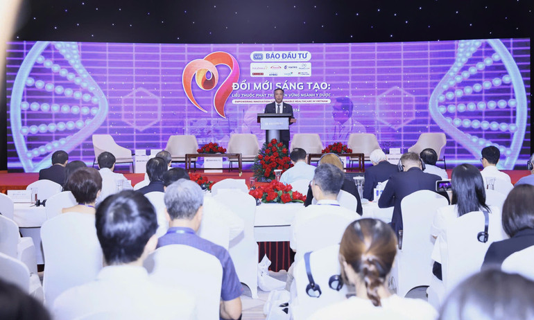 Tổng Biên tập Báo Đầu tư Lê Trọng Minh phát biểu tại hội thảo.