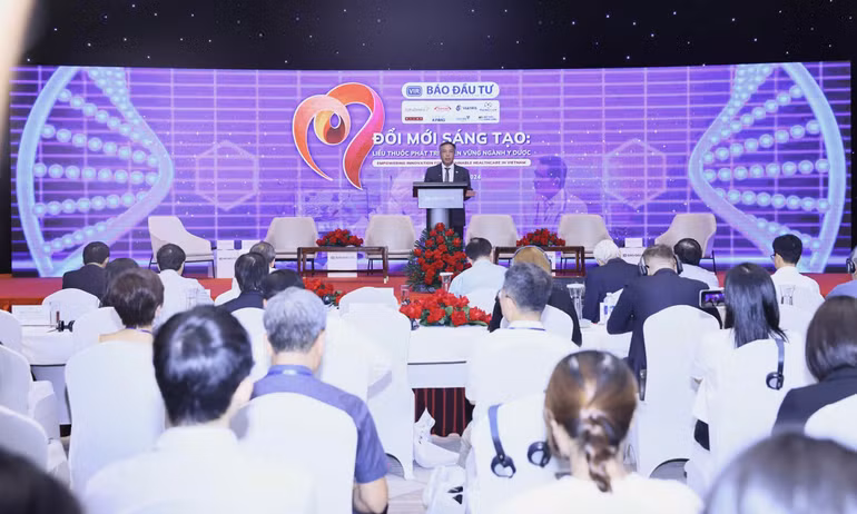 Tổng Biên tập Báo Đầu tư Lê Trọng Minh phát biểu tại hội thảo.