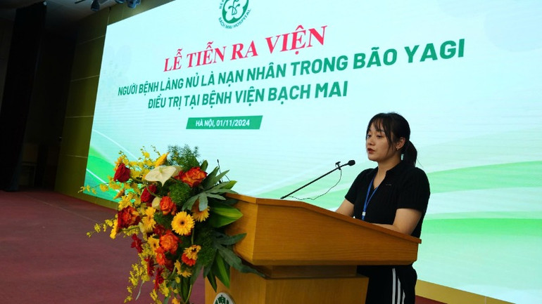 Chị Hoàng Thị Dịp chia sẻ, gửi lời cảm ơn tập thể thầy thuốc Bệnh viện Bạch Mai đã sinh ra con lần thứ hai.