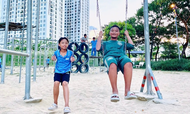 Các em học sinh mới đã được đón nhận hòa nhập cùng các bạn học sinh cũ.