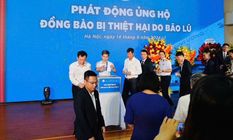 Phát động ủng hộ đồng bào bị thiệt hại do bão lũ.
