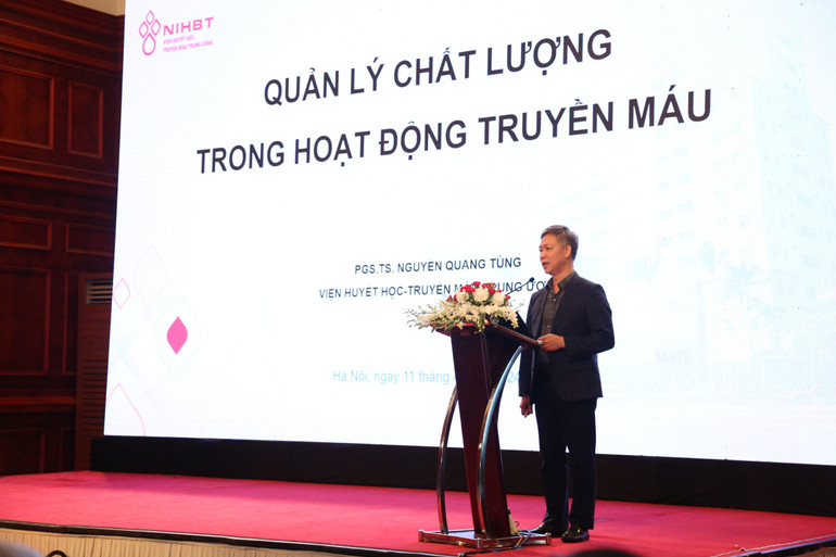 PGS,TS Nguyễn Quang Tùng, Phó Giám đốc Trung tâm Máu quốc gia, Trưởng phòng Quản lý chất lượng, trao đổi về các giải pháp bảo đảm chất lượng trong hoạt động truyền máu.