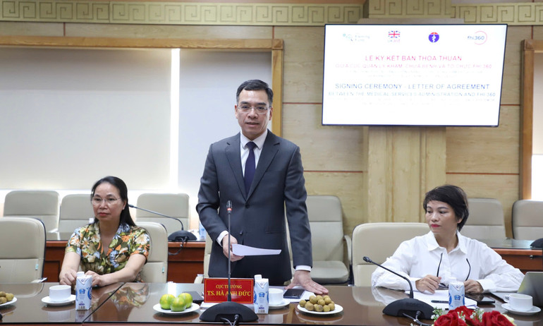 Tiến sĩ Hà Anh Đức, Cục trưởng Quản lý khám, chữa bệnh trao đổi tại buổi lễ.