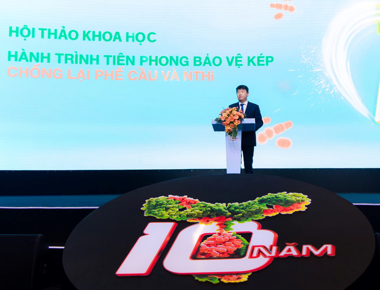 PGS,TS Nguyễn Anh Tuấn báo cáo tại hội thảo khoa học tổ chức tại Thành phố Hồ Chí Minh.