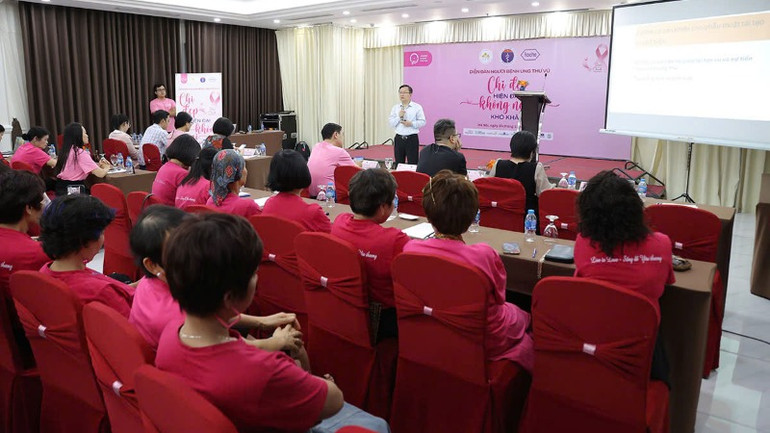 PGS, TS Lê Hồng Quang, Trưởng Khoa Ngoại Vú, Bệnh viện K chia sẻ tại diễn đàn.