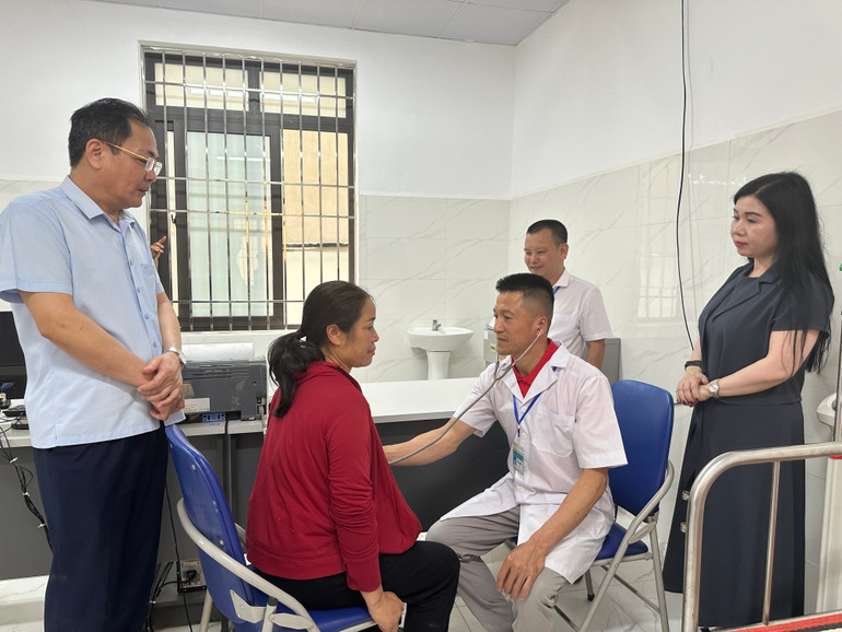 Trạm Y tế xã Phiêng Khoài, huyện Yên Châu mới được xây dựng khang trang đáp ứng kịp thời nhu cầu chăm sóc sức khỏe cho người dân trên địa bàn.