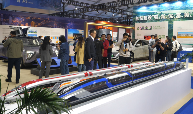 Các hệ thống tàu cao tốc với công nghệ hiện đại được trưng bày tại sự kiện.