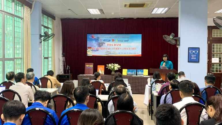 Tọa đàm và triển lãm sách với chủ đề: "Trí tuệ nhân tạo - Cơ hội và Thách thức". (Ảnh: BÍCH LIÊN)