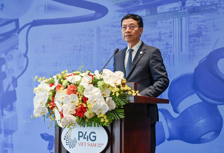 Bộ trưởng Khoa học và Công nghệ Nguyễn Mạnh Hùng phát biểu tại phiên thảo luận. (Ảnh: DUY LINH) Bộ trưởng Khoa học và Công nghệ Nguyễn Mạnh Hùng phát biểu tại phiên thảo luận. (Ảnh: DUY LINH)