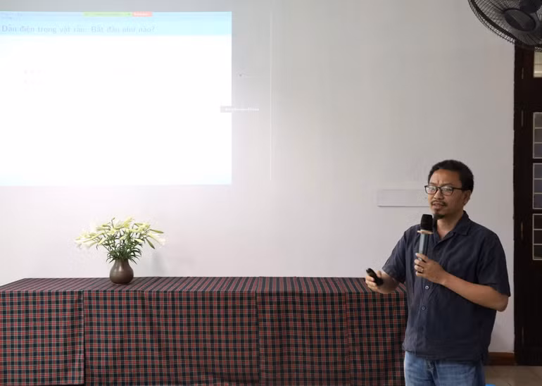 Giáo sư, Tiến sĩ Đỗ Văn Nam, Trường đại học Phenikaa, diễn giả 3 tham dự tại buổi trình bày.