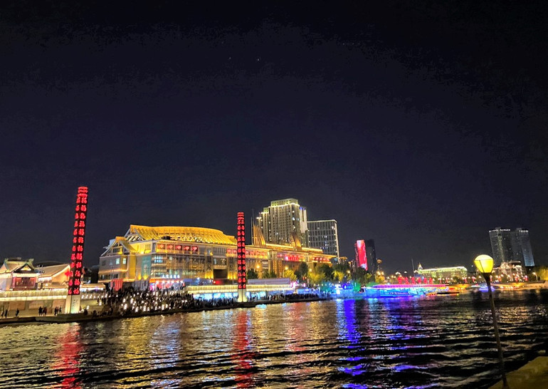 Cảnh đêm bên sông ở thành phố Thiên Tân, Trung Quốc.
