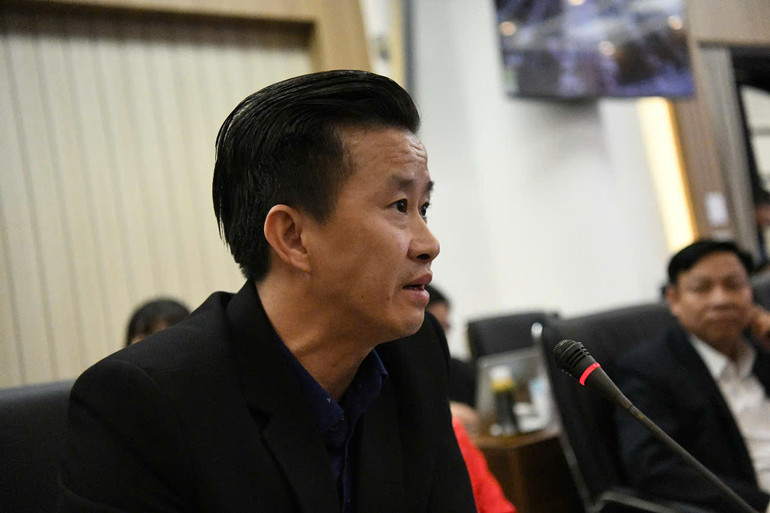 Huấn luyện viên Trương Minh Sang chia sẻ tại hội thảo. Ảnh: THẾ DƯƠNG