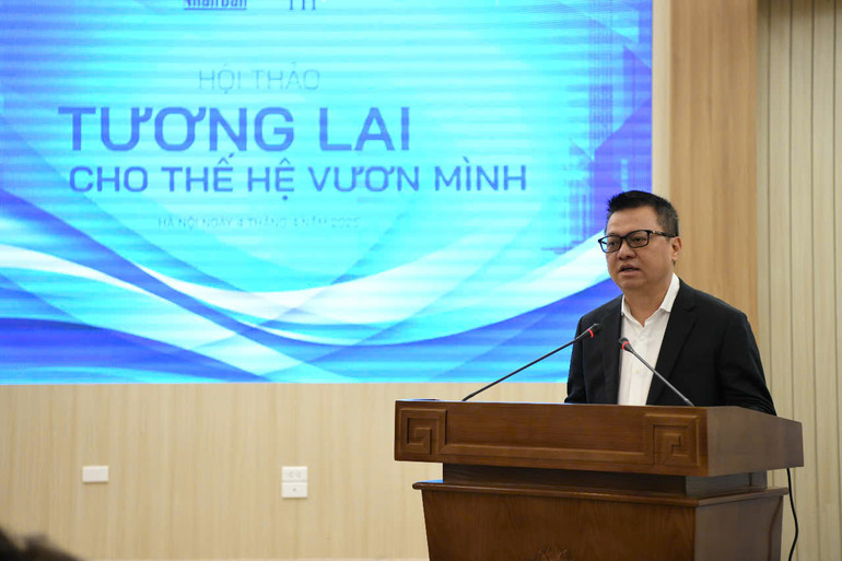 Tổng Biên tập Lê Quốc Minh phát biểu bế mạc Hội thảo. Ảnh: THẾ DƯƠNG
