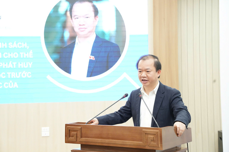 PGS, TS Bùi Hoài Sơn, Ủy viên chuyên trách Ủy ban Văn hóa, Giáo dục của Quốc hội. Ảnh: BÙI GIANG-KHẮC ANH