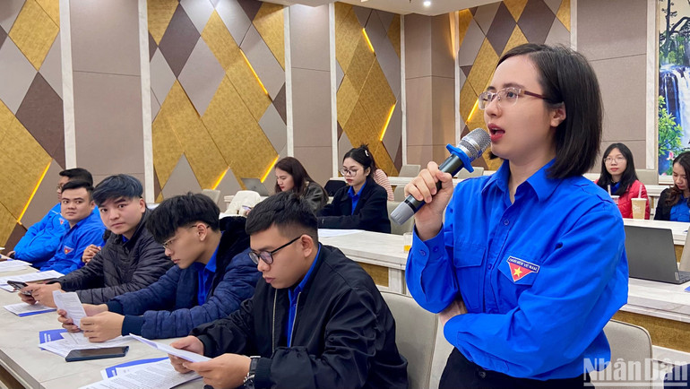 Đồng chí Biện Thị Ngọc Diệu, Phó Bí thư Đoàn Thanh niên Báo Nhân Dân chia sẻ các hoạt động thiện nguyện của cơ sở Đoàn trong thời gian vừa qua.