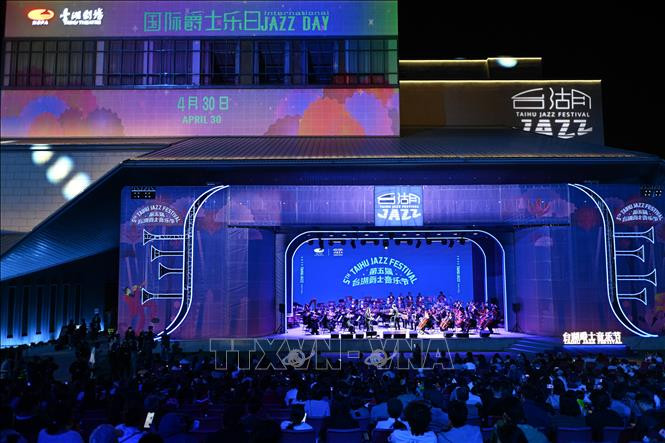 Một buổi hòa nhạc được tổ chức tại Bắc Kinh, Trung Quốc vào ngày 30/4/2025. (Ảnh: THX/TTXVN)