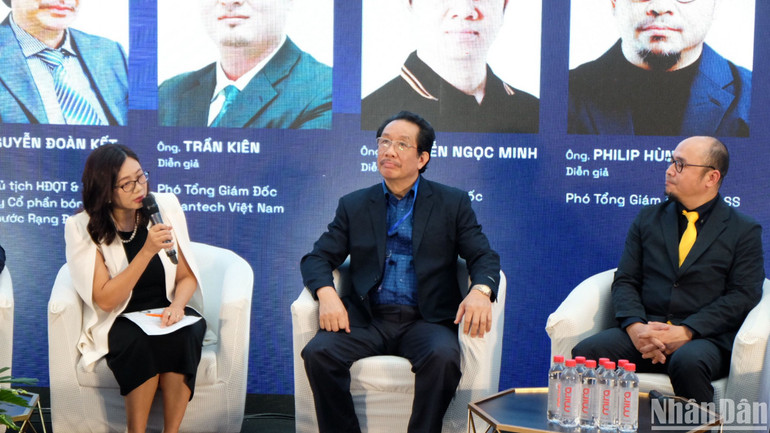 Đại diện các doanh nghiệp chia sẻ những cơ hội và thách thức về đổi mới sáng tạo của nền kinh tế.