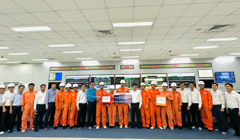 EVNGENCO3 động viên đoàn viên tại Công ty Nhiệt điện Vĩnh Tân bảo đảm sản xuất điện mùa nắng nóng.