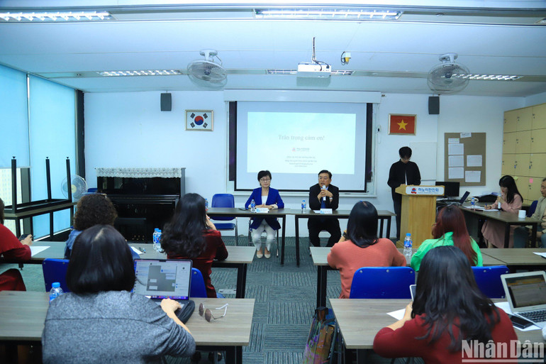 Toàn cảnh buổi họp báo. Toàn cảnh buổi họp báo.