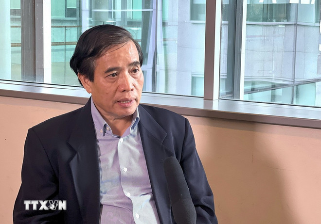 Giáo sư Vũ Minh Khương, Trường Chính sách Công Lý Quang Diệu Singapore, trả lời phỏng vấn của phóng viên TTXVN. Giáo sư Vũ Minh Khương, Trường Chính sách Công Lý Quang Diệu Singapore, trả lời phỏng vấn của phóng viên TTXVN.