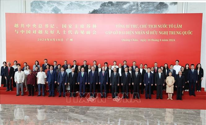 Tổng Bí thư, Chủ tịch nước Tô Lâm và các đại biểu cùng đại diện nhân sĩ hữu nghị Trung Quốc. Tổng Bí thư, Chủ tịch nước Tô Lâm và các đại biểu cùng đại diện nhân sĩ hữu nghị Trung Quốc.