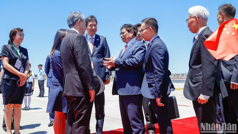 Đại diện lãnh đạo phía Trung Quốc đón Thủ tướng Phạm Minh Chính tại sân bay quốc tế Chu Thủy Tử. Đại diện lãnh đạo phía Trung Quốc đón Thủ tướng Phạm Minh Chính tại sân bay quốc tế Chu Thủy Tử.