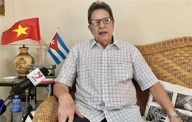 Nguyên Đại sứ Cuba tại Việt Nam Fredesmán Turró González trả lời phỏng vấn.