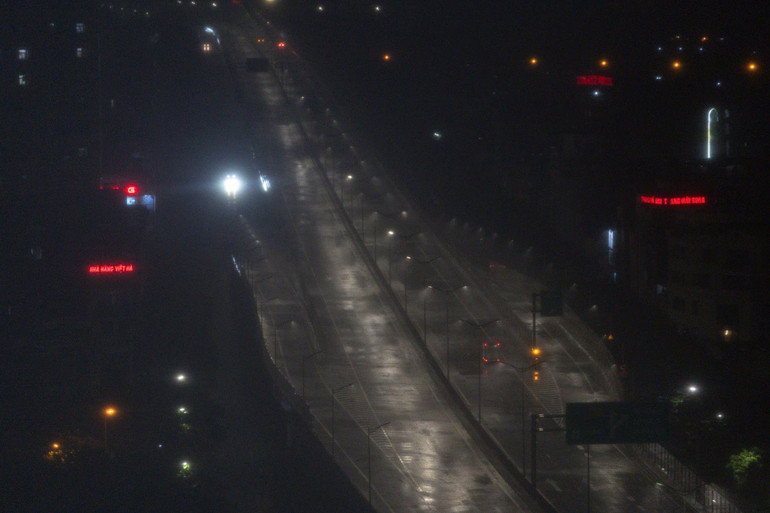 Đường Vành đai 3 (đoạn qua khu đô thị Thành phố giao lưu) khi bão Yagi quét qua Hà Nội. (Ảnh: SƠN TÙNG) Đường Vành đai 3 (đoạn qua khu đô thị Thành phố giao lưu) khi bão Yagi quét qua Hà Nội. (Ảnh: SƠN TÙNG)