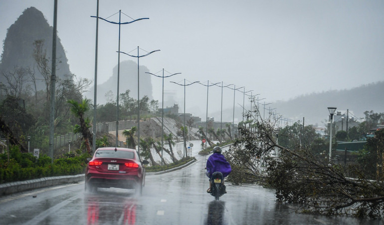 [Live] Bão số 3 di chuyển về phía Tây Bắc Bộ và suy yếu thành áp thấp nhiệt đới ảnh 195