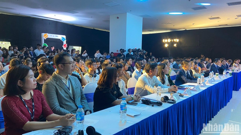 Hội thảo thu hút sự quan tâm của giới chuyên gia và sinh viên từ các trường đại học, cao đẳng. Hội thảo thu hút sự quan tâm của giới chuyên gia và sinh viên từ các trường đại học, cao đẳng.