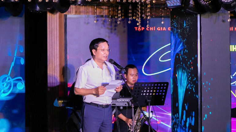 Nhà báo Hồ Minh Chiến, Tổng Biên tập Tạp chí Gia đình Việt Nam chia sẻ tại sự kiện.