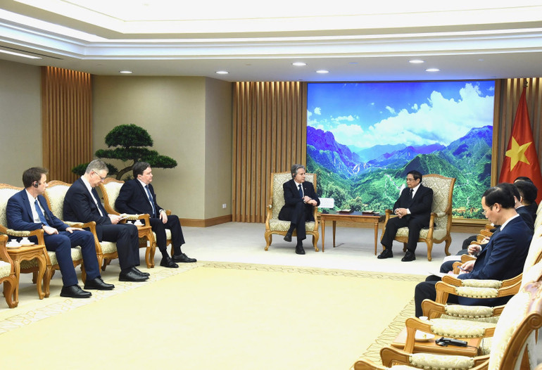 Thủ tướng Phạm Minh Chính tiếp Ngoại trưởng Hoa Kỳ Antony Blinken nhân dịp dẫn đầu Phái đoàn đại diện Tổng thống Hoa Kỳ sang Việt Nam viếng Tổng Bí thư Nguyễn Phú Trọng. Thủ tướng Phạm Minh Chính tiếp Ngoại trưởng Hoa Kỳ Antony Blinken nhân dịp dẫn đầu Phái đoàn đại diện Tổng thống Hoa Kỳ sang Việt Nam viếng Tổng Bí thư Nguyễn Phú Trọng.