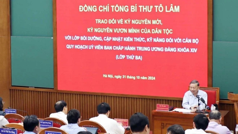 Tổng Bí thư Tô Lâm trao đổi với các học viên cán bộ quy hoạch Ủy viên Trung ương Đảng khóa 14 về kỷ nguyên mới, kỷ nguyên vươn mình của dân tộc. (Ảnh: TTXVN) Tổng Bí thư Tô Lâm trao đổi với các học viên cán bộ quy hoạch Ủy viên Trung ương Đảng khóa 14 về kỷ nguyên mới, kỷ nguyên vươn mình của dân tộc. (Ảnh: TTXVN)