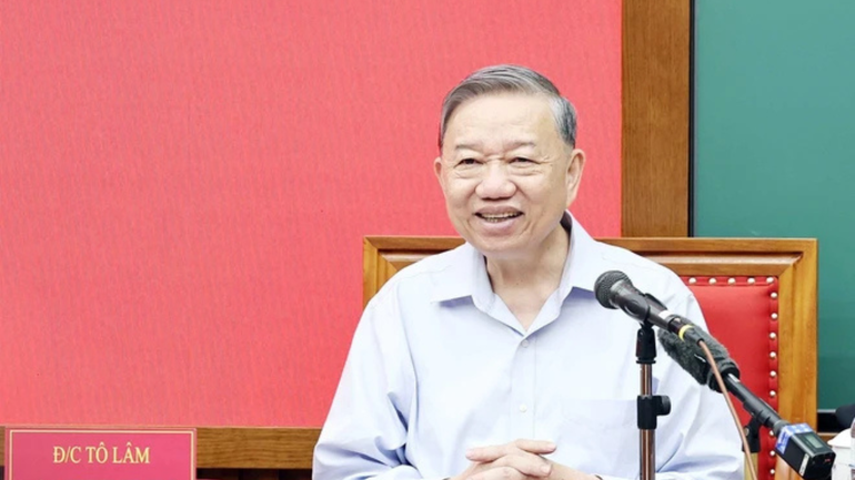 Tổng Bí thư Tô Lâm trao đổi với các học viên cán bộ quy hoạch Ủy viên Trung ương Đảng khóa 14 về kỷ nguyên mới - kỷ nguyên vươn mình của dân tộc. (Ảnh: TTXVN) Tổng Bí thư Tô Lâm trao đổi với các học viên cán bộ quy hoạch Ủy viên Trung ương Đảng khóa 14 về kỷ nguyên mới - kỷ nguyên vươn mình của dân tộc. (Ảnh: TTXVN)