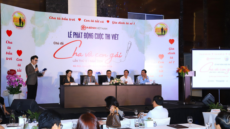 Toàn cảnh Lễ phát động cuộc thi viết "Cha và con gái" lần thứ 2. Toàn cảnh Lễ phát động cuộc thi viết "Cha và con gái" lần thứ 2.