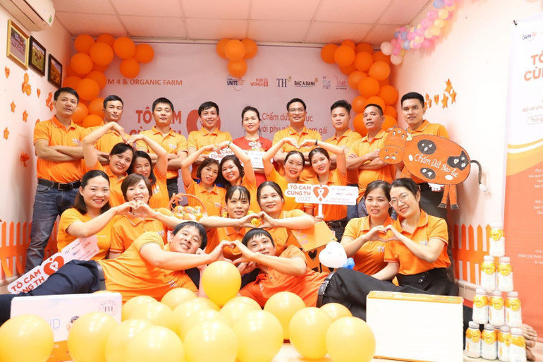 “Tô cam cùng TH” - một trong những chiến dịch thúc đẩy bình đẳng giới thường niên của Tập đoàn TH đã tạo tác động tích cực đến toàn thể cán bộ, nhân viên và cộng đồng xã hội “Tô cam cùng TH” - một trong những chiến dịch thúc đẩy bình đẳng giới thường niên của Tập đoàn TH đã tạo tác động tích cực đến toàn thể cán bộ, nhân viên và cộng đồng xã hội