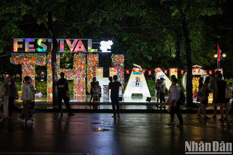 Festival Thu Hà Nội năm 2024 thu hút đông đảo khách du lịch trong và ngoài nước.