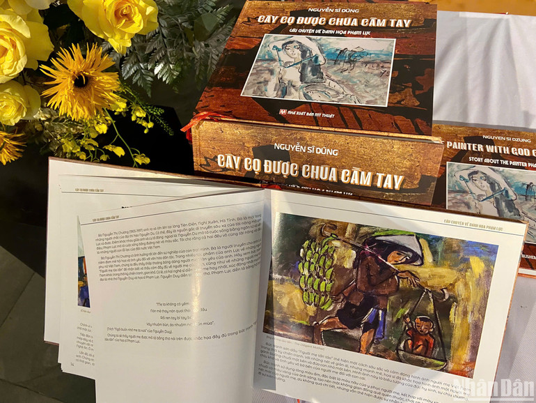 Cuốn sách là món quà của nhà sưu tầm Nguyễn Sĩ Dũng dành cho họa sĩ Phạm Lực. Cuốn sách là món quà của nhà sưu tầm Nguyễn Sĩ Dũng dành cho họa sĩ Phạm Lực.